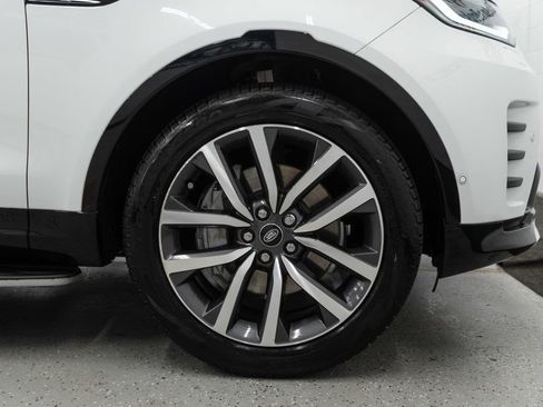 Used 2024 Land Rover Discovery Dynamic SE image 45