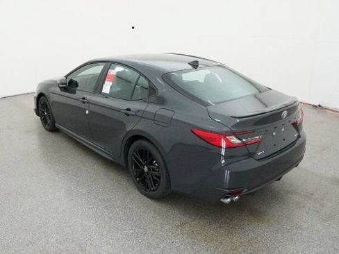 New 2026 Toyota Camry Hybrid FWD image 9
