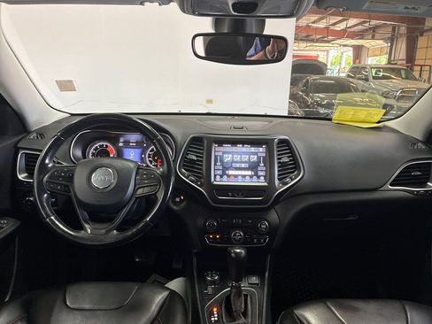Used 2019 Jeep Cherokee Trailhawk w/ Cold Weather Group AWD/4WD image 19