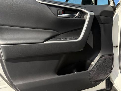 Certified 2019 Toyota RAV4 XLE Premium w/ Cold Weather Package AWD/4WD image 13
