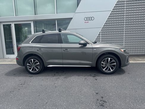 Used 2023 Audi Q5 2.0T Premium w/ Convenience Package AWD/4WD image 2