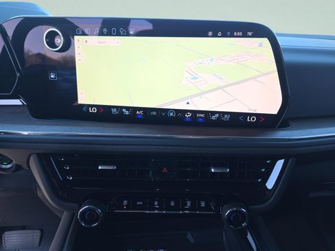 Used 2025 Chevrolet Suburban High Country AWD/4WD image 21