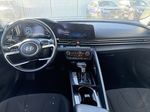 Used 2023 Hyundai Elantra SEL w/ Convenience Package image 9
