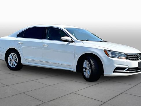 Used 2016 Volkswagen Passat 1.8T S FWD image 2