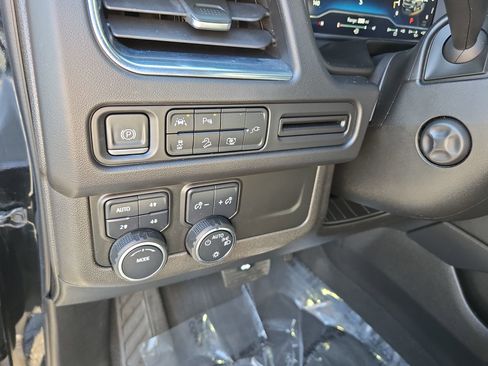 Used 2022 Chevrolet Tahoe Z71 w/ Luxury Package image 18