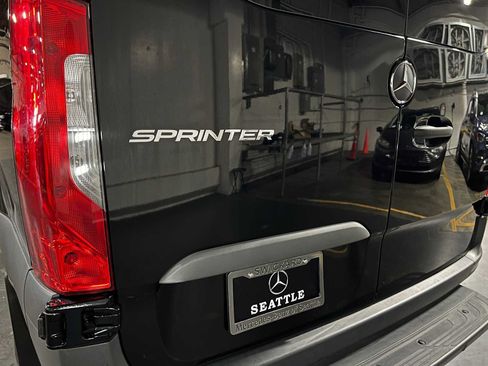 Used 2022 Mercedes-Benz Sprinter 2500 image 14
