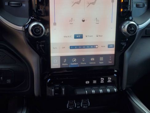 New 2026 RAM 2500 Big Horn AWD/4WD image 25