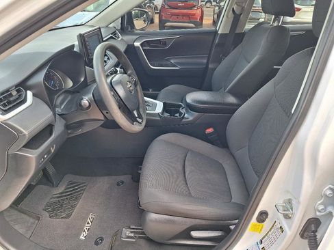 Used 2021 Toyota RAV4 LE AWD/4WD image 13