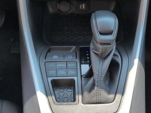 Used 2025 Toyota RAV4 XLE AWD/4WD image 24