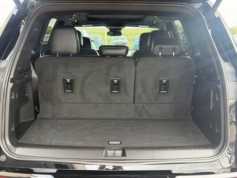 Used 2025 GMC Acadia Denali w/ LPO, All-Weather Package AWD/4WD image 9