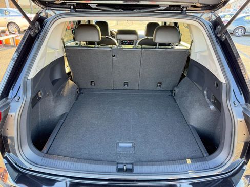 Used 2020 Volkswagen Tiguan SE w/ Panoramic Sunroof Package image 33