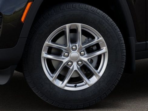 New 2025 Jeep Grand Cherokee Laredo X w/ Luxury Tech Group I AWD/4WD image 8