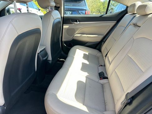 Used 2017 Hyundai Elantra Limited image 7
