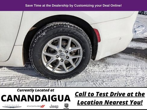 Used 2023 Chrysler Pacifica Touring-L image 9