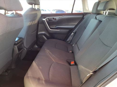 Used 2021 Toyota RAV4 LE image 20