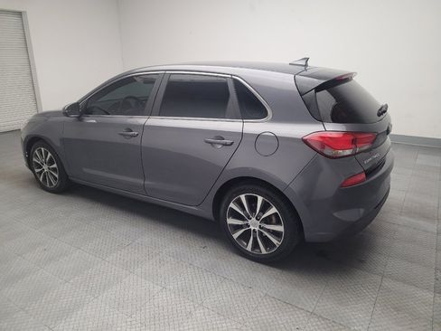 Used 2018 Hyundai Elantra GT FWD image 3