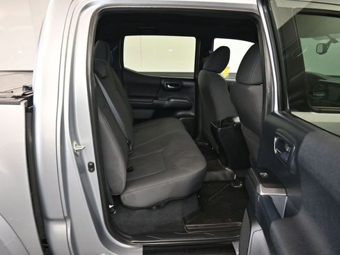 Used 2017 Toyota Tacoma TRD Sport image 35