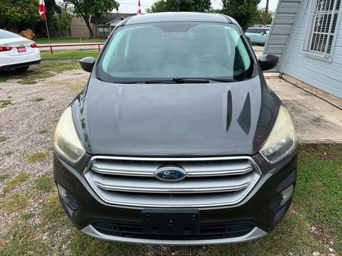 Used 2017 Ford Escape SE FWD image 2