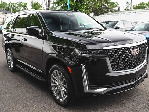 Used 2023 Cadillac Escalade Premium Luxury image 3