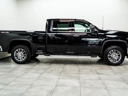 Used 2024 Chevrolet Silverado 3500 LTZ w/ LTZ Premium Package image 9