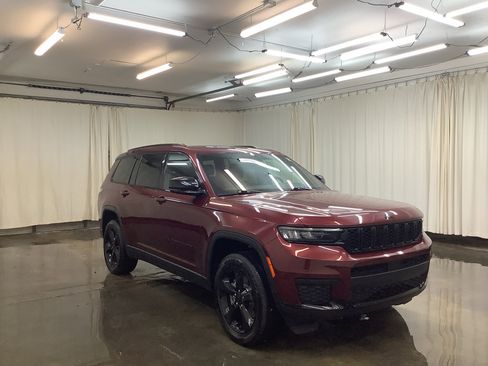 Used 2023 Jeep Grand Cherokee L Laredo AWD/4WD image 4