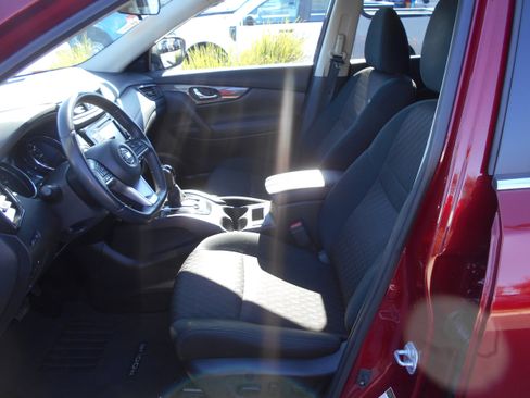 Used 2019 Nissan Rogue SV w/ Premium Package image 9