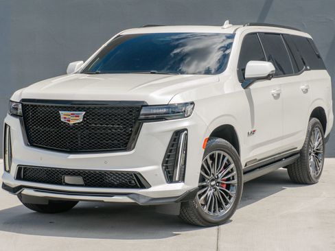 Used 2024 Cadillac Escalade V w/ Heavy-Duty Trailer Package AWD/4WD image 3
