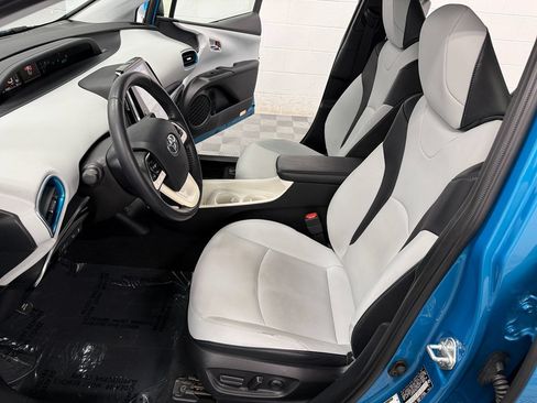 Used 2019 Toyota Prius Prime Advanced w/ Carpet Mat Package FWD image 11