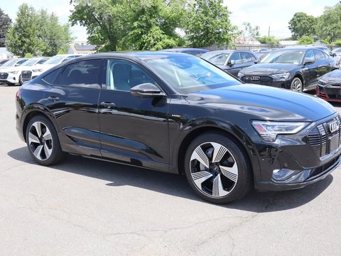 Used 2021 Audi e-tron Prestige w/ Prestige Package AWD/4WD image 3