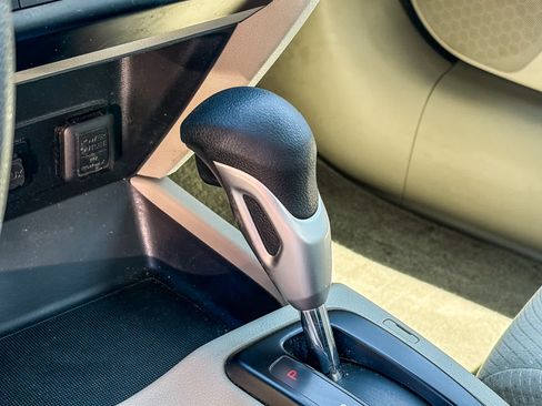 Used 2012 Honda Civic Hybrid Sedan image 19