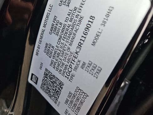 Used 2024 Chevrolet Colorado ZR2 w/ Safety Package AWD/4WD image 14