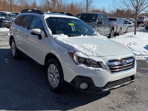 Used 2019 Subaru Outback 2.5i Premium image 3