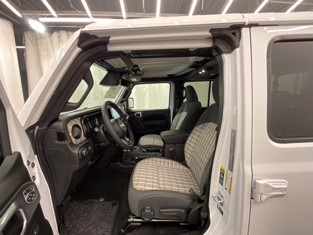 New 2026 Jeep Gladiator Mojave AWD/4WD image 10