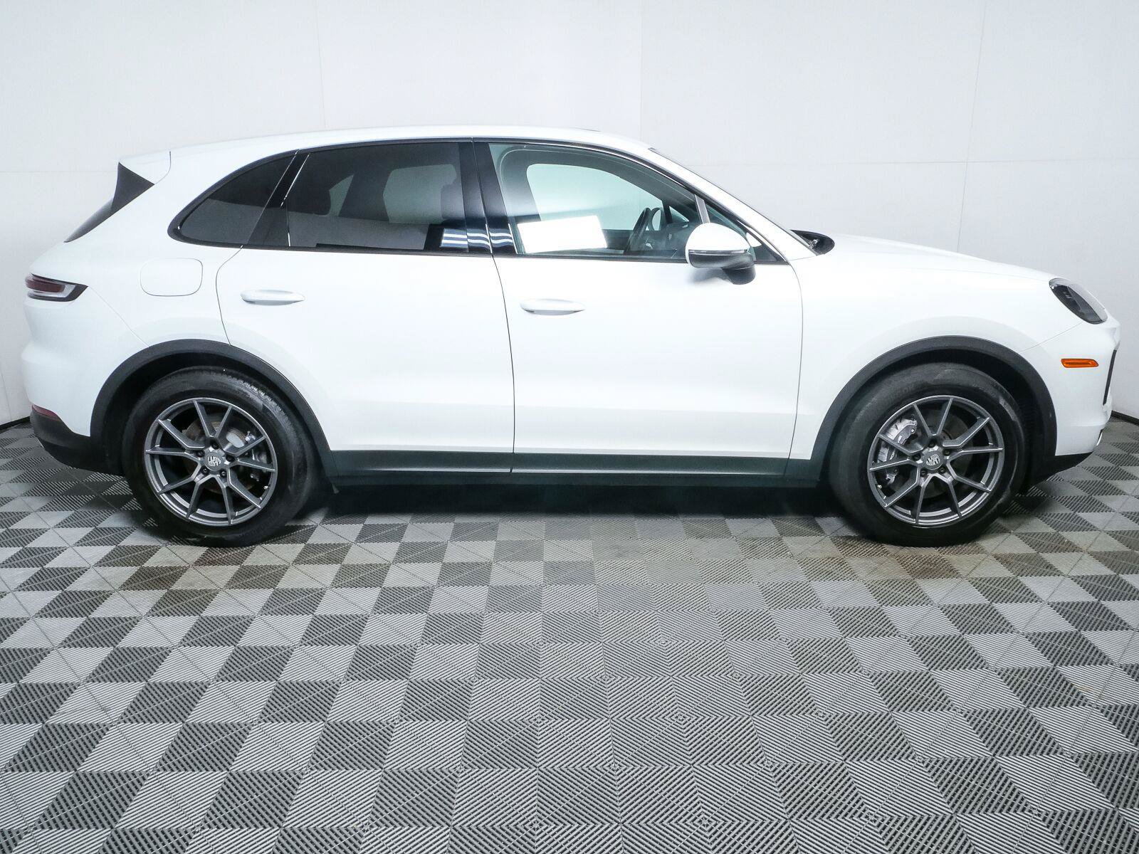 Certified 2024 Porsche Cayenne AWD/4WD image 28