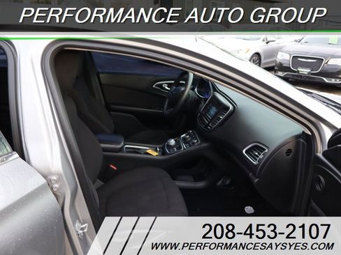 Used 2015 Chrysler 200 Limited image 9