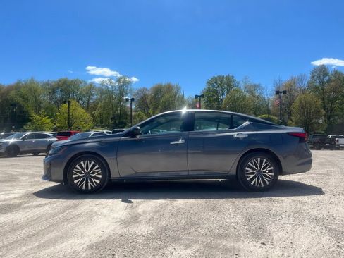 Used 2024 Nissan Altima 2.5 SV AWD/4WD image 16