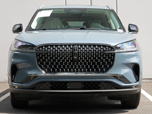 Used 2026 Lincoln Aviator AWD image 7