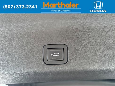 Used 2025 Chevrolet Suburban Premier image 17