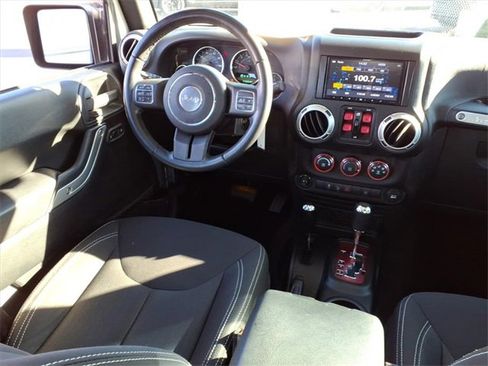 Used 2018 Jeep Wrangler Unlimited Sahara w/ Connectivity Group image 7
