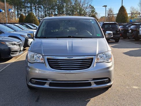 Used 2016 Chrysler Town & Country Limited w/ Trailer Tow Group image 3