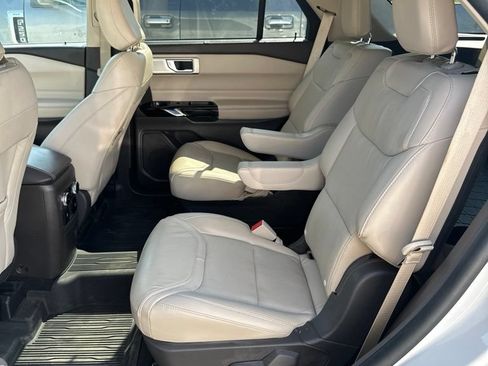 Used 2022 Ford Explorer Platinum w/ Equipment Group 601A AWD/4WD image 11