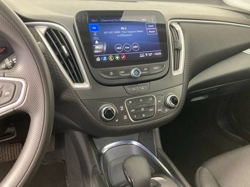 Used 2024 Chevrolet Malibu LT FWD image 2