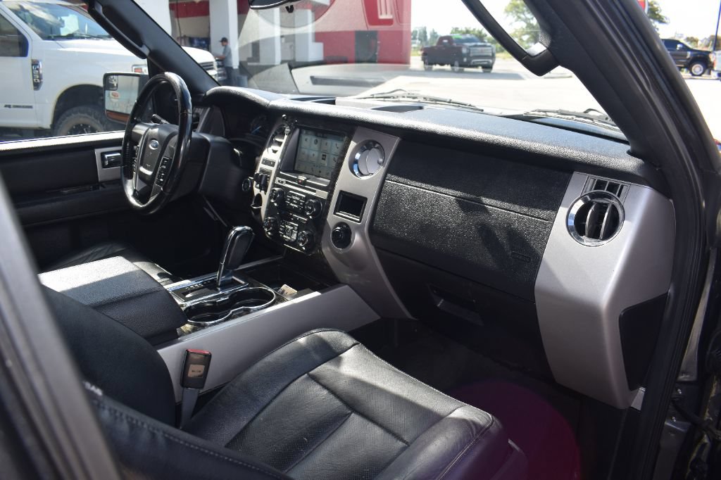 Used 2017 Ford Expedition Limited RWD image 16