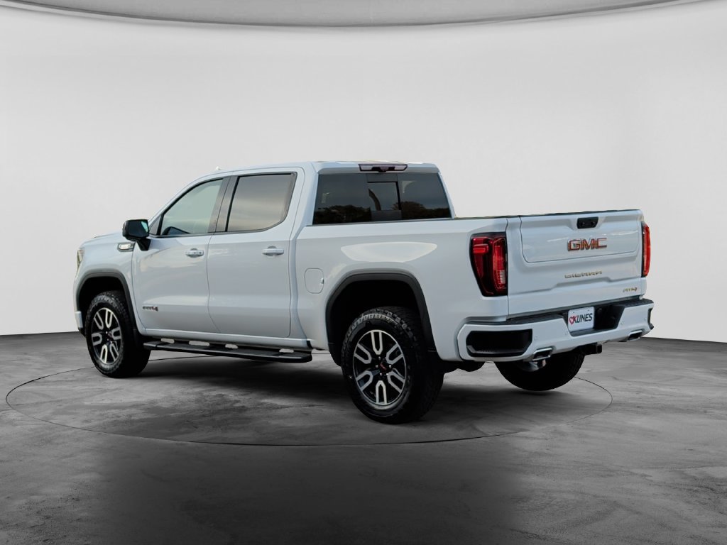 Used 2023 GMC Sierra 1500 AT4 w/ Technology Package AWD/4WD image 5
