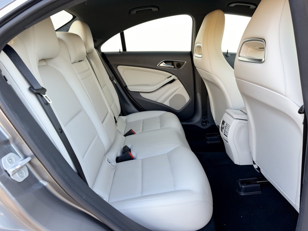Used 2015 Mercedes-Benz CLA 250 image 29