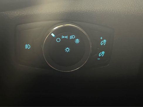 Used 2020 Ford EcoSport SE w/ SE Convenience Package image 16