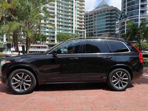 Used 2018 Volvo XC90 T6 Momentum w/ Convenience Package AWD/4WD image 3