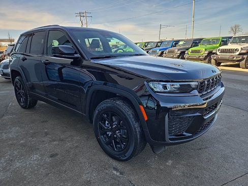 New 2026 Jeep Grand Cherokee Altitude AWD/4WD image 14