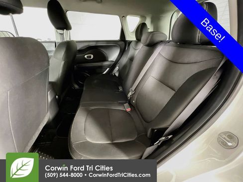 Used 2015 Kia Soul FWD image 25