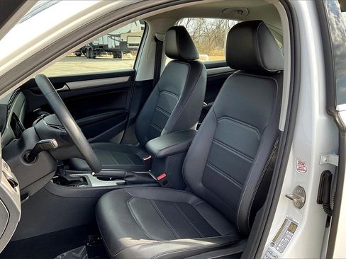 Used 2022 Volkswagen Passat 2.0T SE image 27